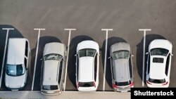 Згідно з документом, запроваджується фото-, відеофіксація порушень правил зупинки, стоянки та паркування транспорту