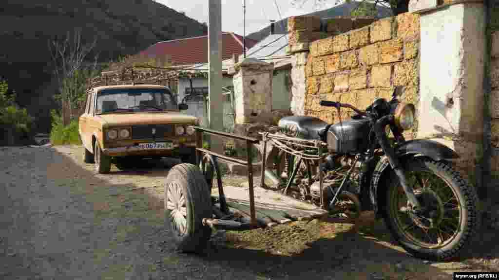 Köy sakinleriniñ dağ yollarında bozulğan naqliyat tehnikası&nbsp;