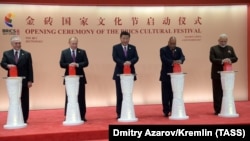 ԲՐԻԿՍ-ի անդամ հինգ երկրների նախագահները Չինաստանում կայացած գագաթաժողովի ընթացքում, 4-ը սեպտեմբերի, 2017թ.
