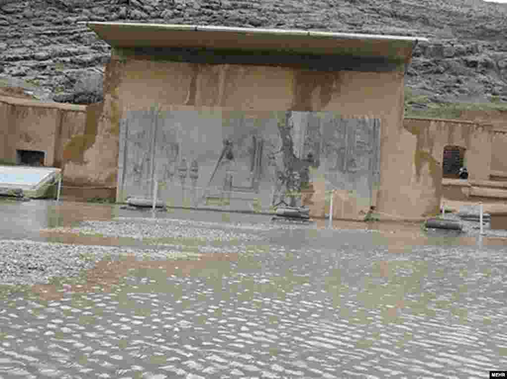  آب‌گرفتگی در تخت جمشید