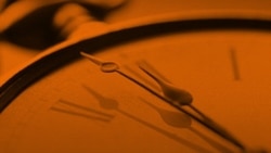 Силы Каддафи атакуют и отрицают