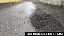 Следы гусениц в Киевском районе Донецка