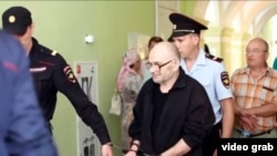 Таһир Хәсәнов мәхкәмәдә чагында