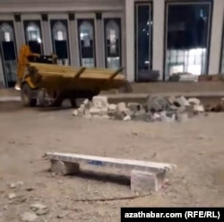 Arkadag şäheriniň 'ýüzüni garaňka tutan' gurluşyklary