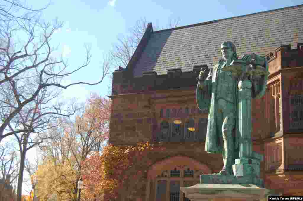 تندیس &laquo;جان ویترسپون&raquo;