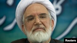 گزارش‌ها حاکی است که به رغم درخواست مهدی کروبی برای دادن رای در انتخابات هفتم اسفند، تا غروب جمعه صندوق به محل حصر او برده نشد.
