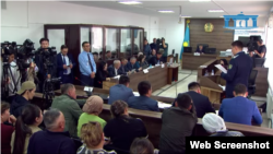 Судебный процесс по делу об убийстве Шерзата начался в апреле в Талдыкоргане, расположенном в 250 километрах от Алматы. Сторона потерпевших просила перенести разбирательство ближе к Алматы, ходатайство не было удовлетворено