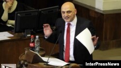 Վրաց ընդդիմադիր գործիչ Ջոնդի Բագատուրիան ելույթ է ունենում խորհրդարանում, արխիվ