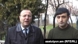 Адвокаты Тигран Айрапетян (слева) и Ара Карагезян