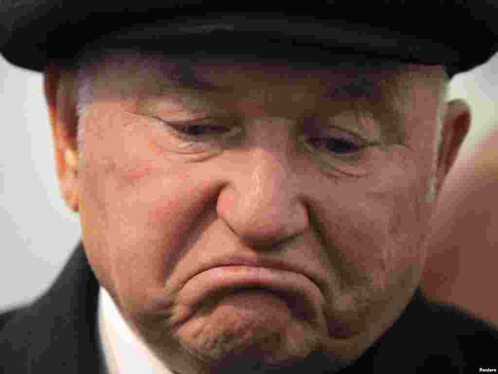 Лужков розмовляє зі ЗМІ в Москві у вересні 2010 року, того місяця, коли його усунув з посади тодішній президент Росії Дмитро Медведєв