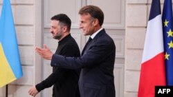 روسای جمهور فرانسه و اوکراین بعد از نشست حدود ۳۰ کشور در پاریس کنفرانس خبری برگزار کردند