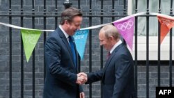 2 август куни Британия Бош вазири ўз қароргоҳида Путинни қарши олди.