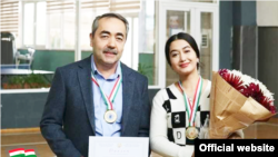 Ҷамшед Исоев ва Мутриба Ҳотамӣ. Акс аз сомонаи Кумитаи миллии олимпӣ