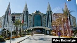 Кыргызстандан Түркияга барганлардын басымдуусу мейманканада иштешет. Анталия