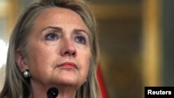 کلینتون: من مسئول امنيت بيش از ۶۰ هزار کارمند وزارت خارجه آمريکا در سراسر جهان هستم.