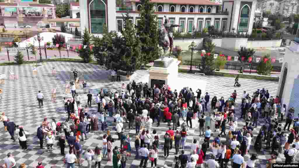Эстеликтин ачылыш аземине келгендер