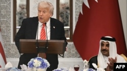 دونالد ترامپ، رئیس‌جمهور ایالات متحده در ضیافت شام رسمی در دوحه. عصر چهارشنبه ۲۴ اردیبهشت