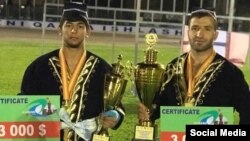 Комроншохи Устопириён (справа) и Бехруз Ходжазода