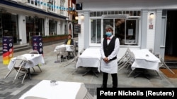 Після оголошеного у березні карантину ресторанам, кав’ярням і пабам в Англії дозволили знову працювати 4 липня, але з обмеженнями