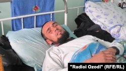 Человек на больничной койке, город Табошар, Таджикистан. Иллюстративное фото.  