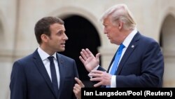 ترامپ و مکرون در زمان سفر رئیس‌جمهوری آمریکا به فرانسه؛ ژوئیه ۲۰۱۷