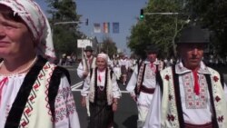 День незалежності Молдови. Пенсіонери вийшли на ходу проти корупції та низьких пенсій (відео)