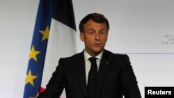 Макрон наголосив, що країні потрібно позбутися «тягаря» боргу для того, щоб рухатися вперед