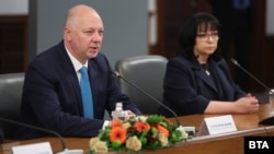 Премиерът Росен Желязков и министърката на финансите Теменужка Петкова