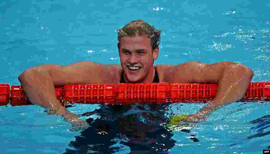 Awstrali&yacute;aly &yacute;&uuml;z&uuml;ji Kenrik Monk hem Facebookda &yacute;erleşdiren suratlary &uuml;&ccedil;in temmi aldy. 