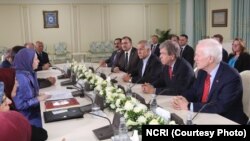 از راست سناتور جان کورنین، سناتور روی بلانت، سناتور تام تیلیس