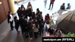 Студенты факультета армянской филологии ЕГУ проводят забастовку, 6 ноября 2019 г.