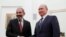 Премьер-министр Армении Никол Пашинян (слева) и президент России Владимир Путин, Москва, 13 июня 2018 г.