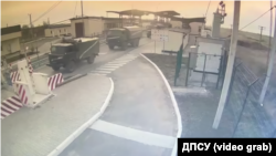 Rusiye arbiy tehnikası esas Ukrayinağa kire. Herson vilâyeti, 2022 senesi fevralniñ 24-ü