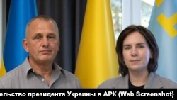 Фрілансер та колишній в'язень Кремля Владислав Єсипенко та представник президента України в АРК Ольга Куришко