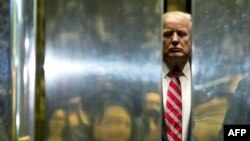 На цьому етапі розслідування експрезидентові чи його родині звинувачень не висували