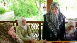 Enver Mamutovnıñ anası izaat bere (video)