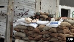 دو سرباز ارتش سوریه در شهر حمص