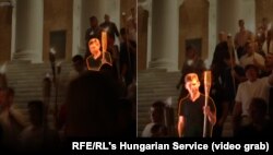 На відеозаписі видно, як Тейлор Рагг, політичний асистент посольства Угорщини у Вашингтоні, несе факел на расистському мітингу в Шарлотсвіллі, штат Вірджинія, 11 серпня 2017 року