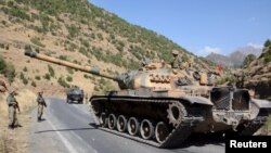 نیروهای امنیت ترکیه در استان سرناک (۲۸ سپتامبر ۲۰۱۵)