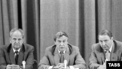 ГКЧП аъзолари Борис Пуго, Геннадий Янаев ва Олег Бакланов.