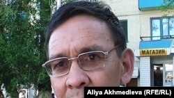 Асхат Бименбетов, журналист Алматинской областной газеты «Огни Алатау». Талдыкорган, июнь 2010 года. 