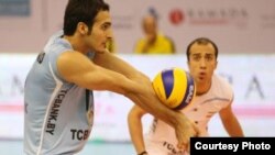 آرش کمالوند، بازیکن تیم والیبال پیکان