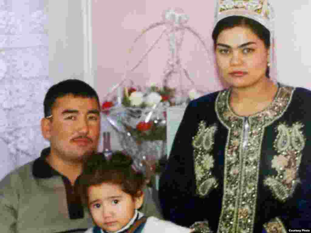  Ўзбекистон инсон ҳуқуқлари жамиятининг Сирдарё вилояти раҳбари Аъзам Фармонов 2006 йилнинг 19 апрелида пора олганлик aйби билан ҳибсга олиниб¸ 26 апрел куни 9 йилга озодликдан маҳрум этилди. Ҳозирда жазони Жаслиқ қамоқхонасида ўтамоқда. 