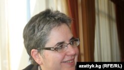 Профессор Марта Брилл Олкотт Бишкектеги жыйындан соң "Азаттыктын" кабарчысы менен сүйлөшүүдө, 7-декабрь, 2010.
