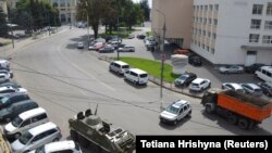 Зранку 21 липня поліція повідомила, що в Луцьку на Театральному майдані чоловік захопив автобус із заручниками