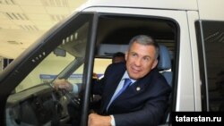 Рөстәм Миңнеханов Ford Transit машинасын сыный