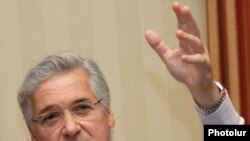 Պինկաս Ցուկերմանը մամլո ասուլիսի ժամանակ