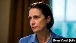 Ֆիոնա Հիլ, արխիվ