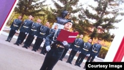 Әскери колледжде оқыған Ұлан Мұсаев ант беру рәсімі кезінде. Отбасы архивіндегі фото