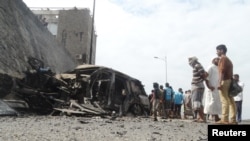 نرال جعفر محمد سعد، فرماندار عدن، عازم محل کار خود بود که یک مهاجم انتحاری با کوبیدن خودروی خود به خودروی او باعث این انفجار شد